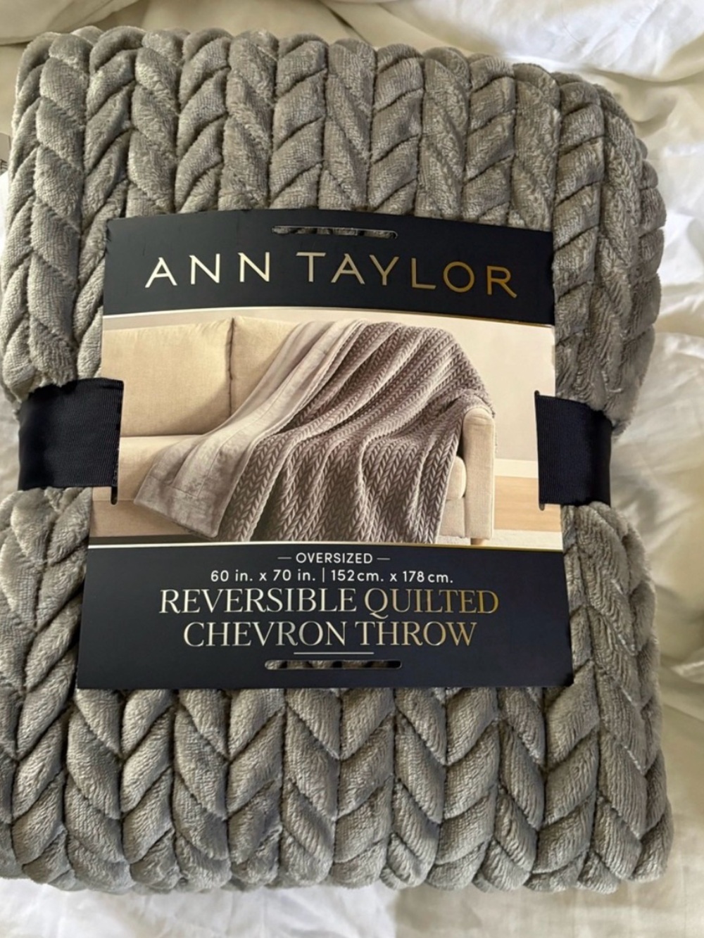 Ann Taylor Plush Quilted Chevron Throw – Gray